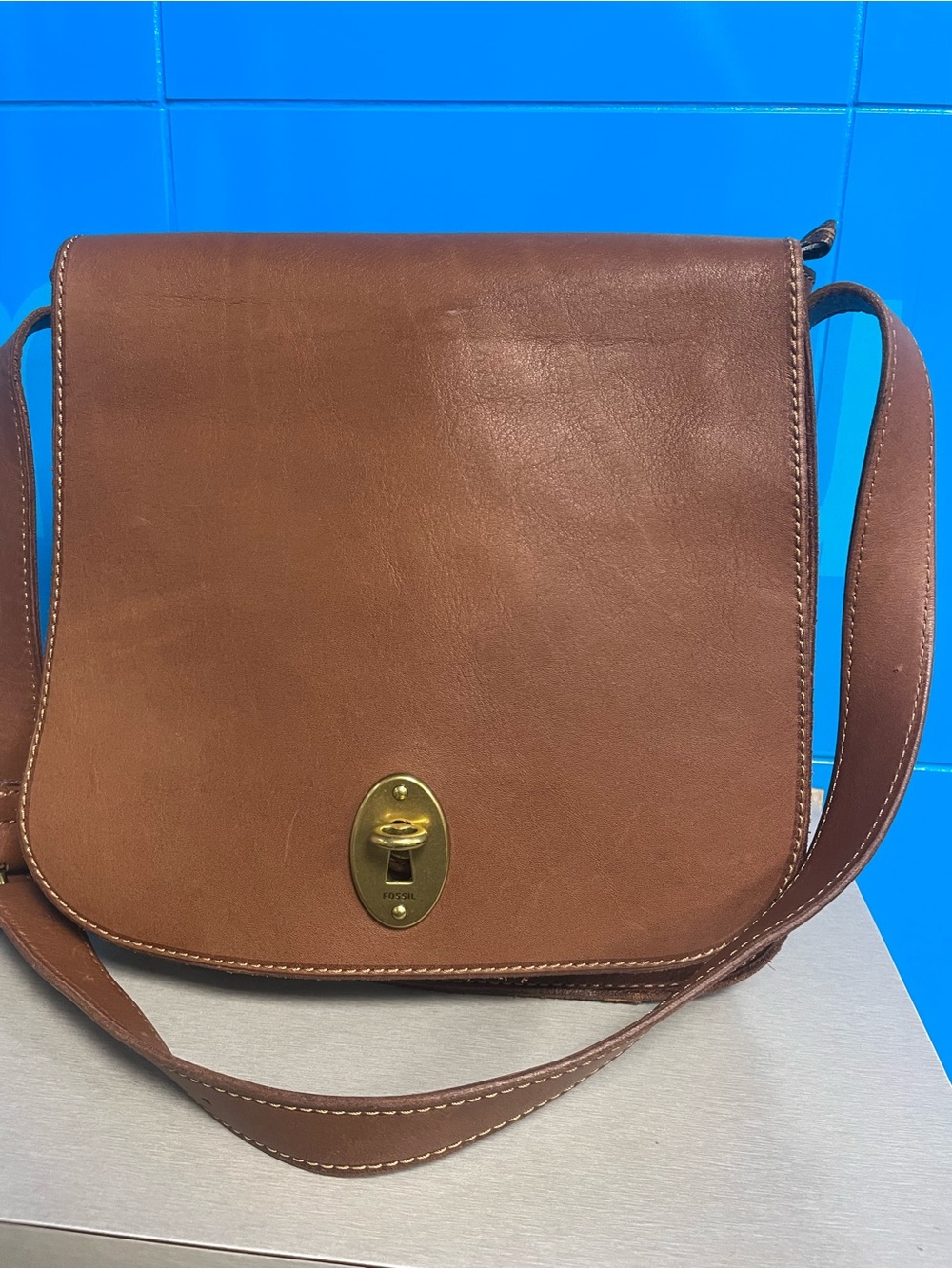 Classic FOSSIL Brown Leather Bag with Turn-Lock Closure